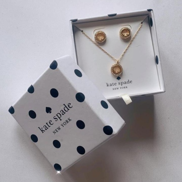 Kate Spade Jewellery Set - Clear Gold Spot The Spade Pendant And Studs Set - Picture 3 of 3